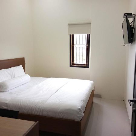 Clean & Comfort Homestay Ambon Buitenkant foto