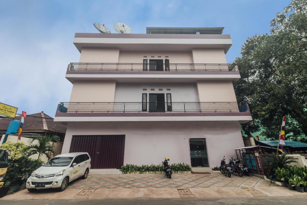 Clean & Comfort Homestay Ambon Buitenkant foto