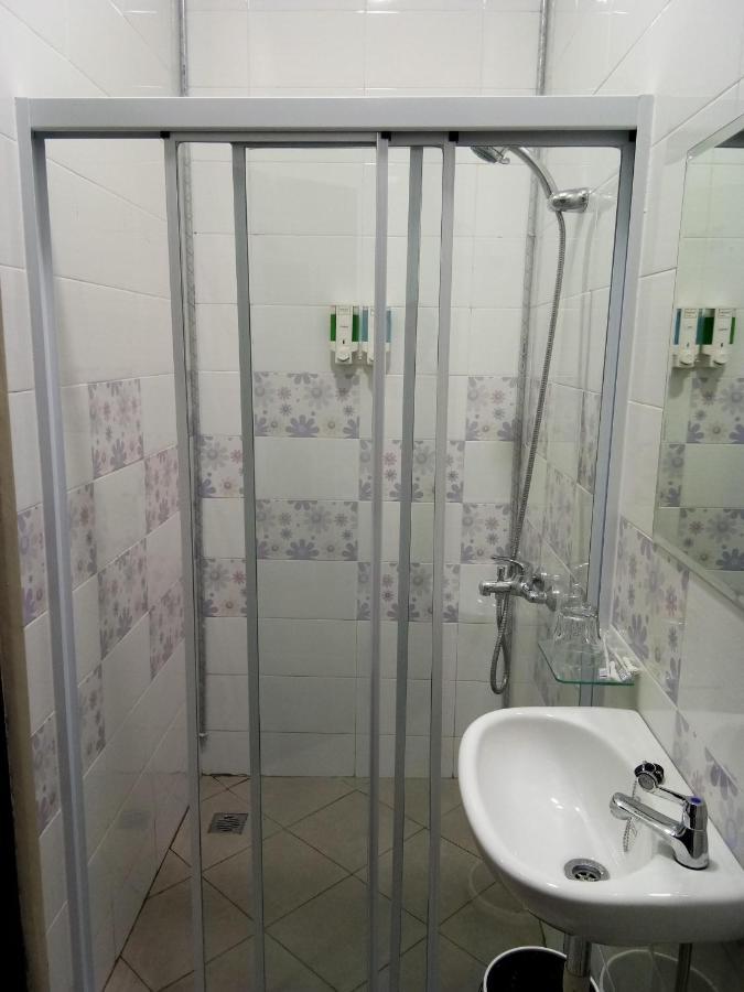 Clean & Comfort Homestay Ambon Buitenkant foto