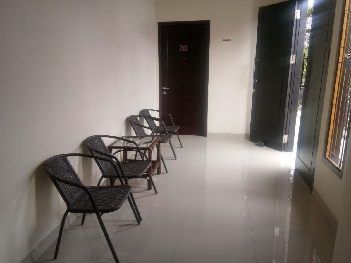 Clean & Comfort Homestay Ambon Buitenkant foto