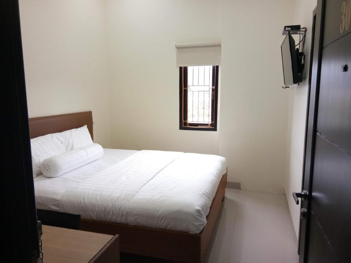 Clean & Comfort Homestay Ambon Buitenkant foto