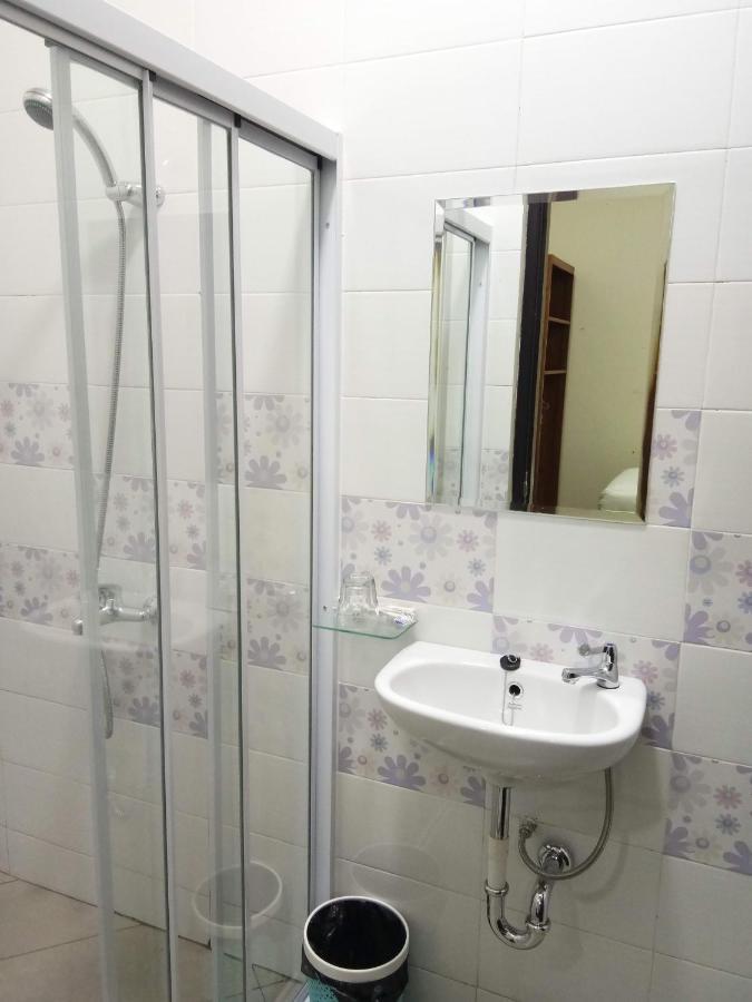 Clean & Comfort Homestay Ambon Buitenkant foto